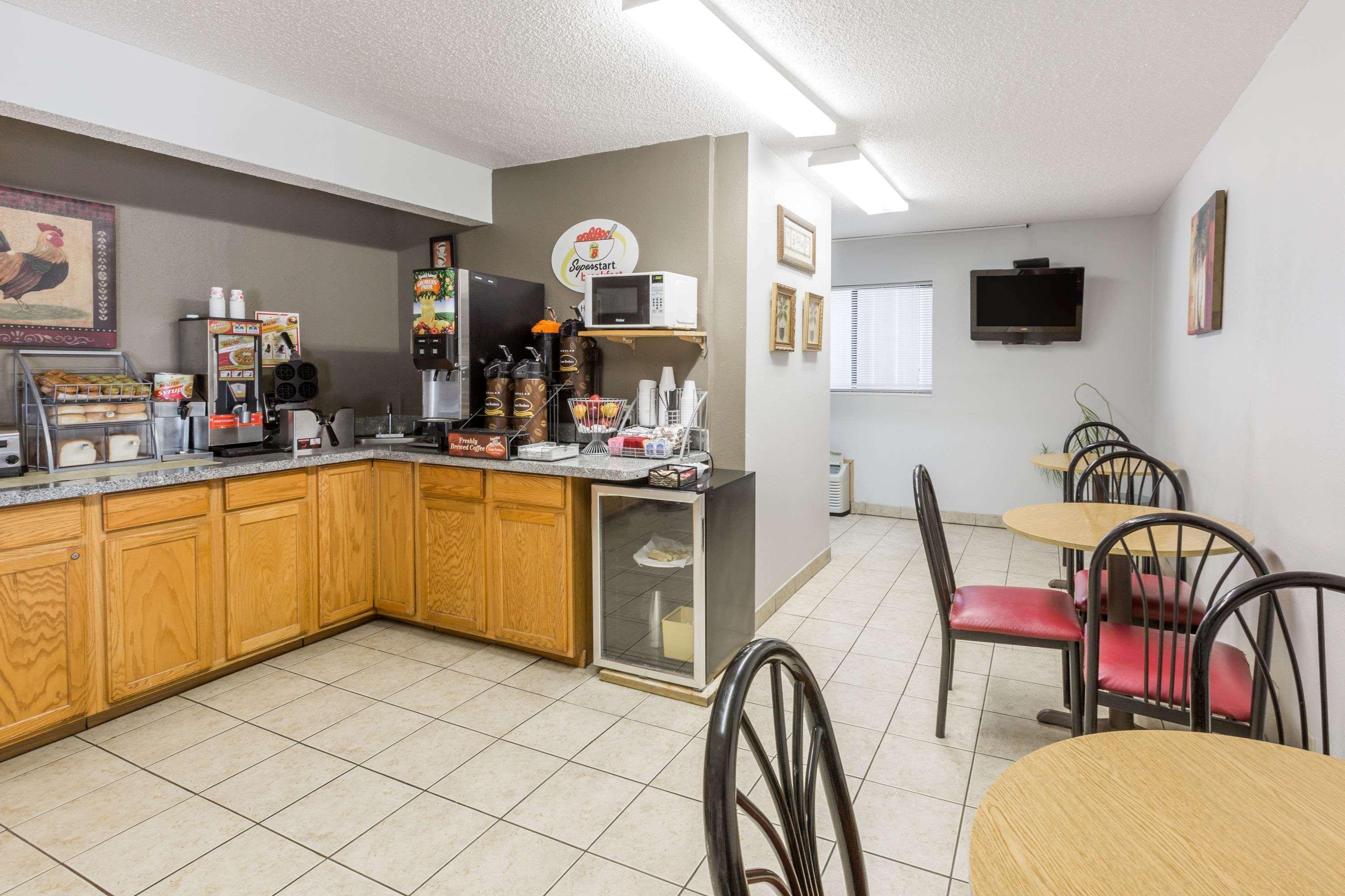 ซูเปอร์ 8 บาย วินด์แฮม ออสซิโอลา ไอโอวา Motel Osceola ภายนอก รูปภาพ
